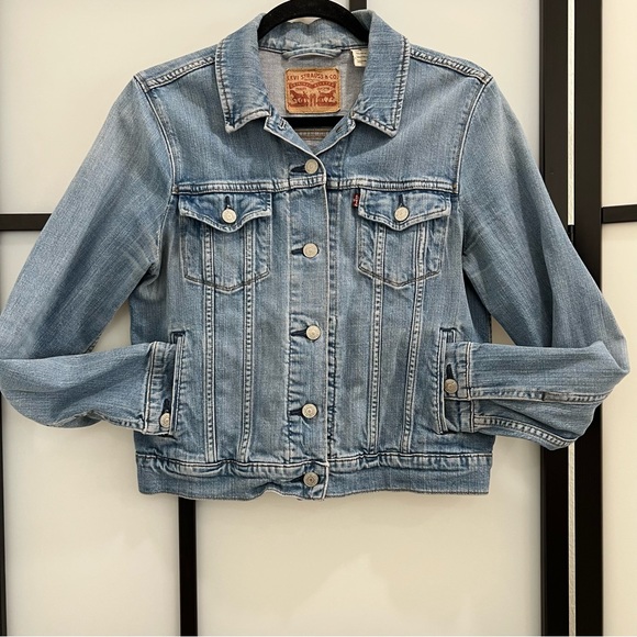 LEVI’S Jean Jacket - Picture 5 of 6